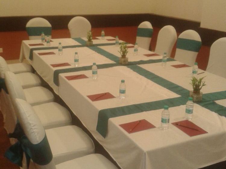 Hotel Xenious World Square 19