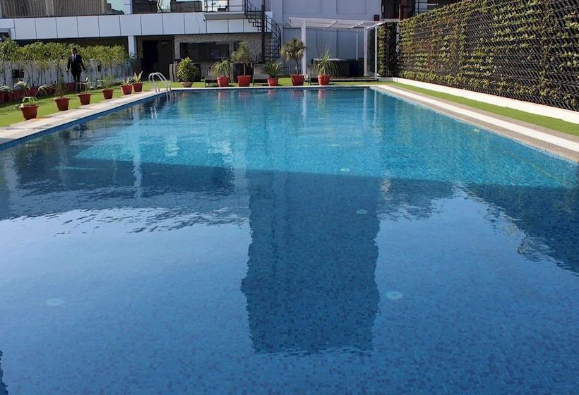 Hotel Xenious World Square 5