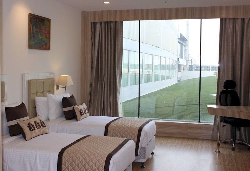 Hotel Xenious World Square 6