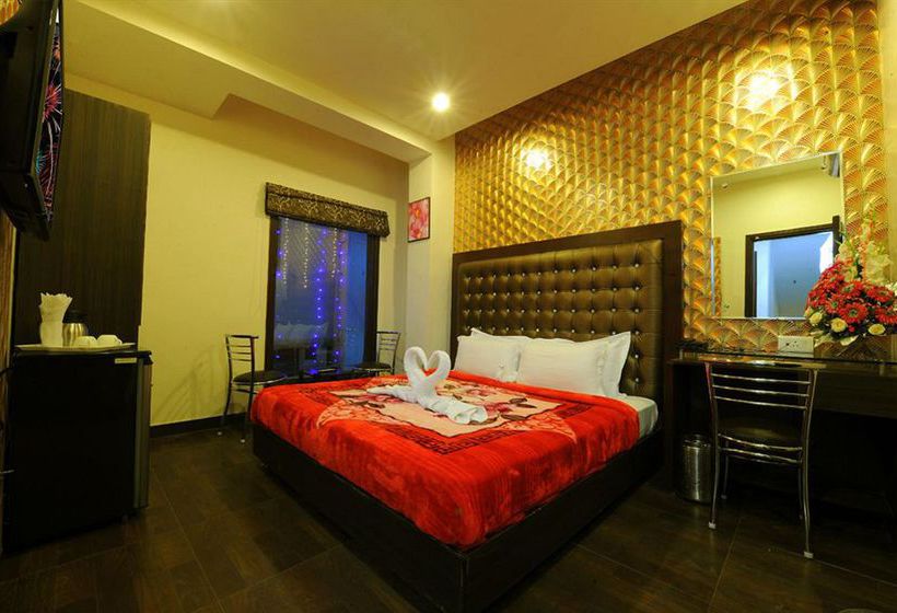 Hotel Pearl Inn & Suites 8