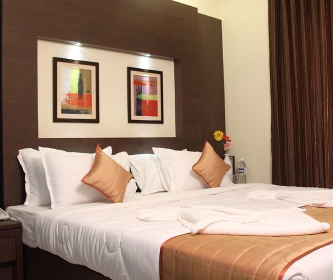 Hotel Pristine Residency 8