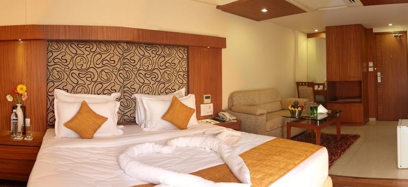 Hotel Pristine Residency 9