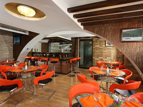 Hotel Tigers Roare 16