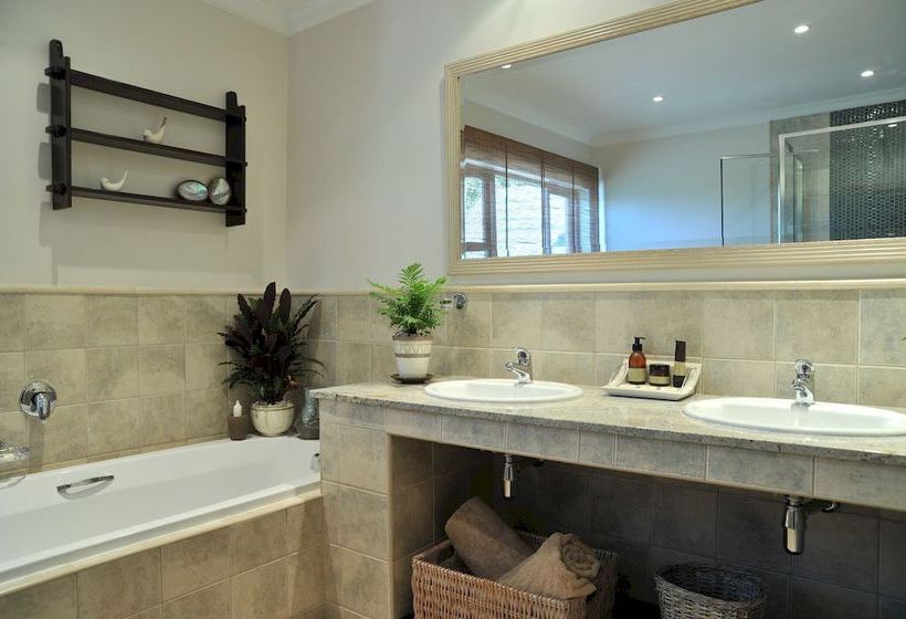 Pension Claires Of Sandton 8