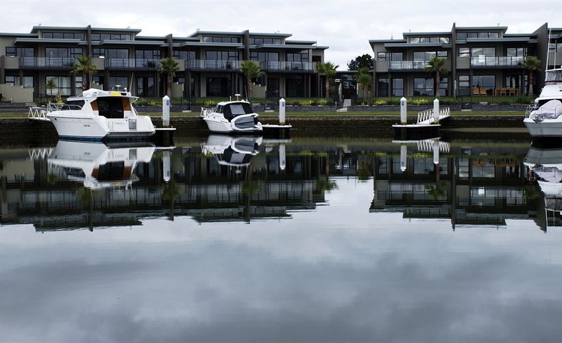 Sovereign Pier On The Waterways 11