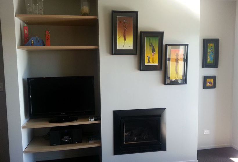 Sovereign Pier On The Waterways 14