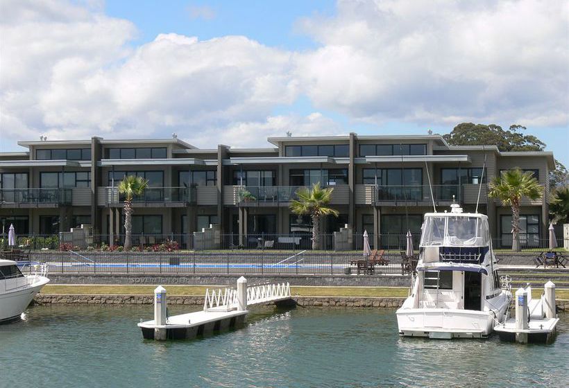 Sovereign Pier On The Waterways 15