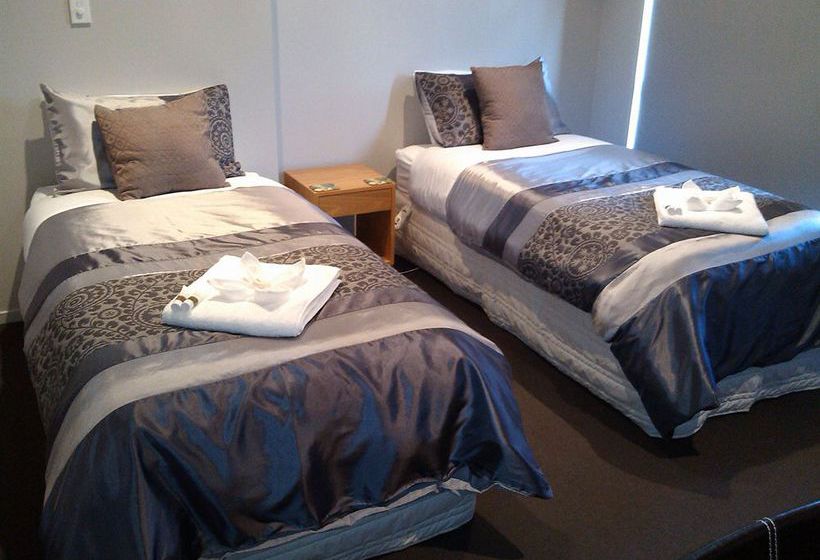 Sovereign Pier On The Waterways 18