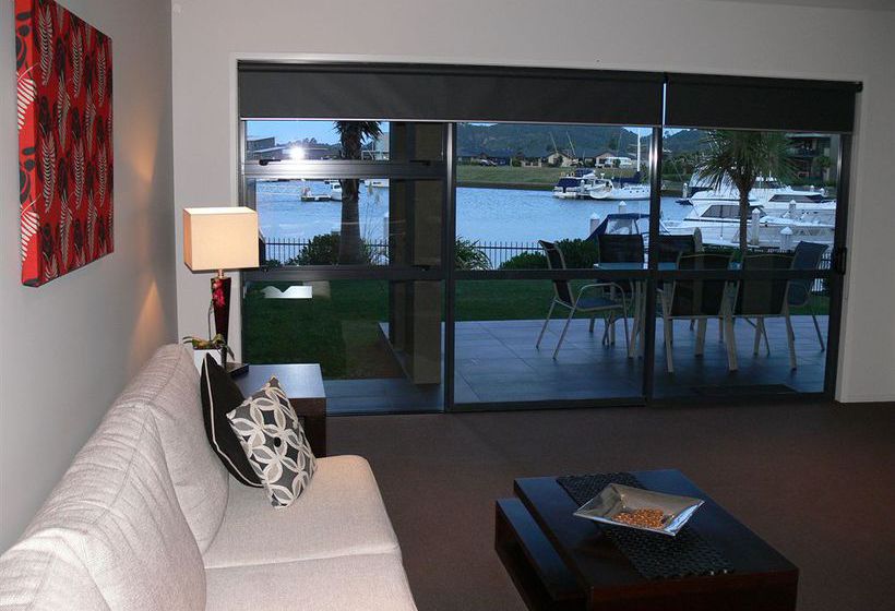 Sovereign Pier On The Waterways 5