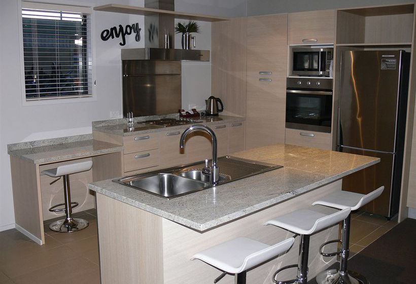 Sovereign Pier On The Waterways 9