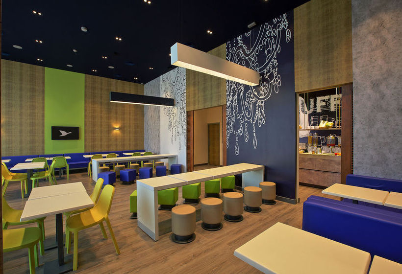 Hotel Holiday Inn Express Gurugram Sector 50 6