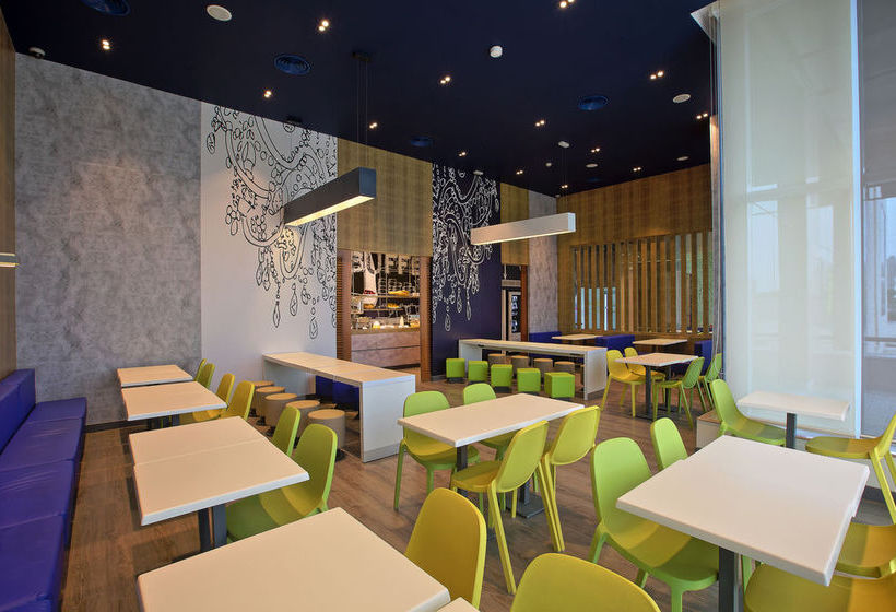 Hotel Holiday Inn Express Gurugram Sector 50 7