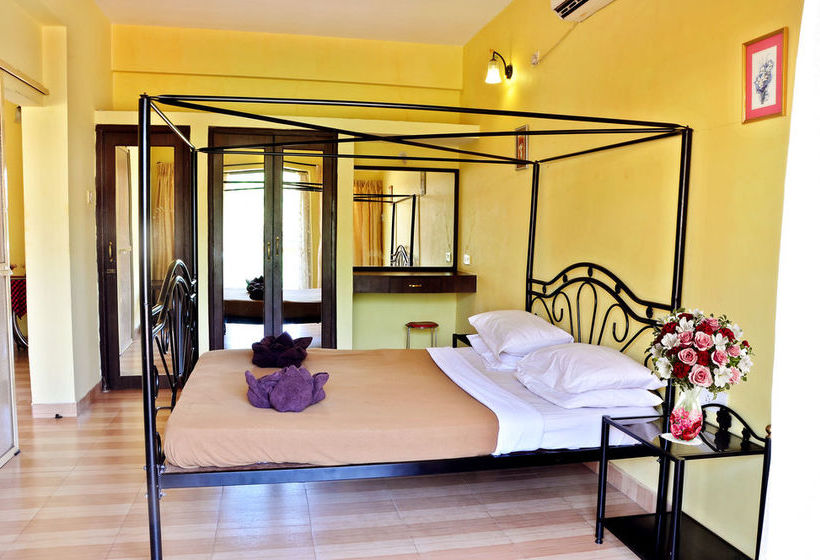 Hotel Marina Bay Beach Resort 10