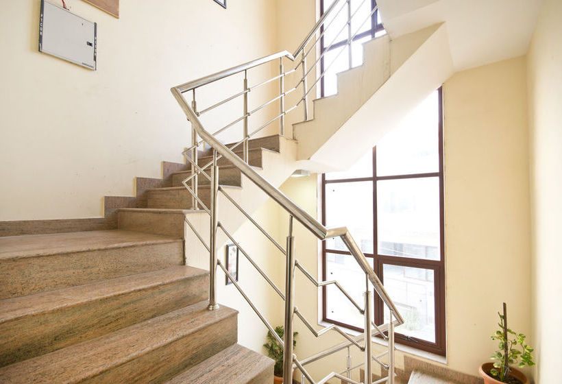 Hotel Oyo Rooms Galleria Market 18