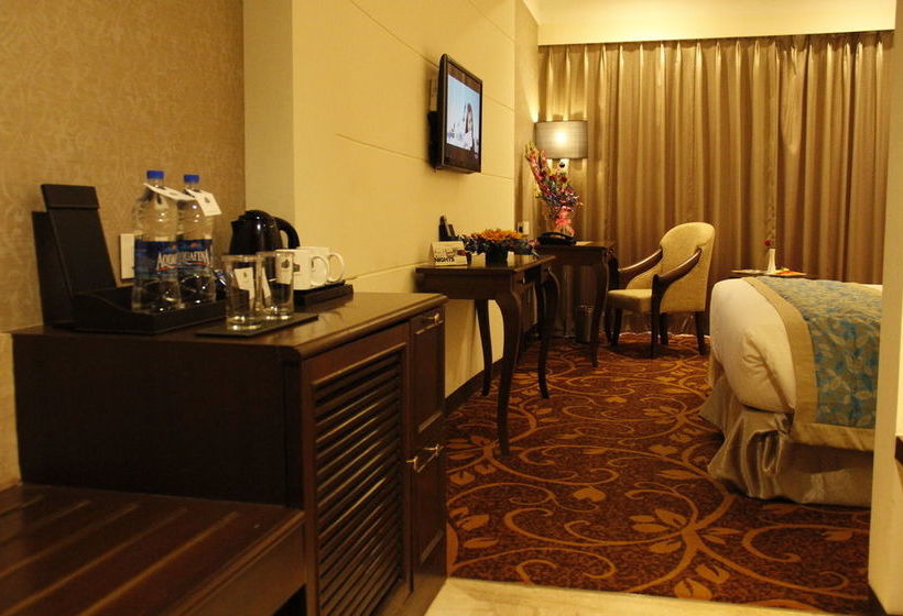 Hotel Country Inn & Suites Bathinda 11