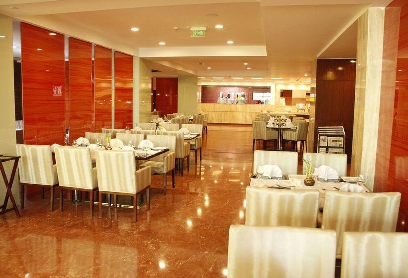 Hotel Country Inn & Suites Bathinda 16