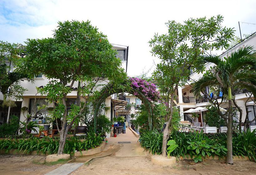 Hotel In On The Beach 13