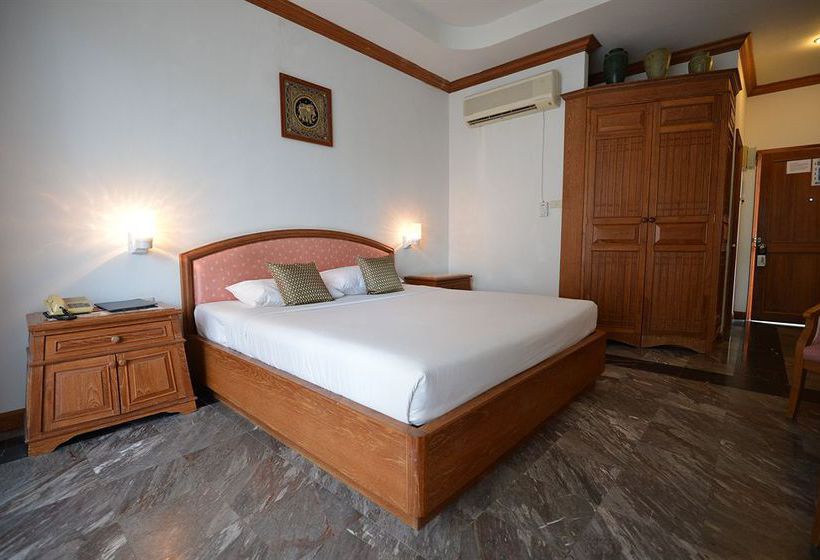 Hotel In On The Beach 16