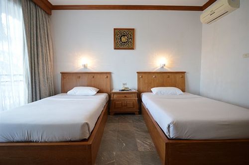 Hotel In On The Beach 20