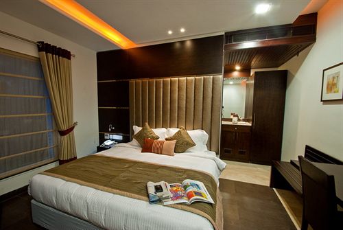 Hotel Green Leaves 11