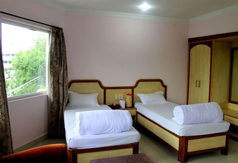 Hotel Delta International 13