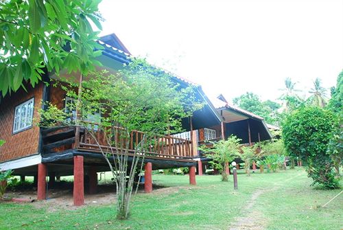 Ac Resort Surat Thani
