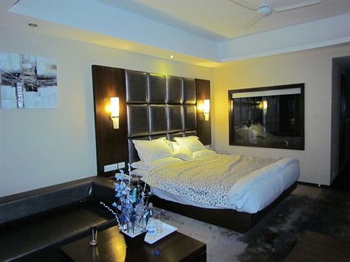 Hotel Pine Spring Wazir Bagh 15