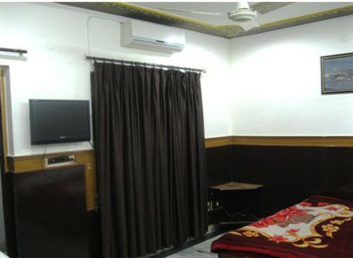 Hostel Ajay International 10