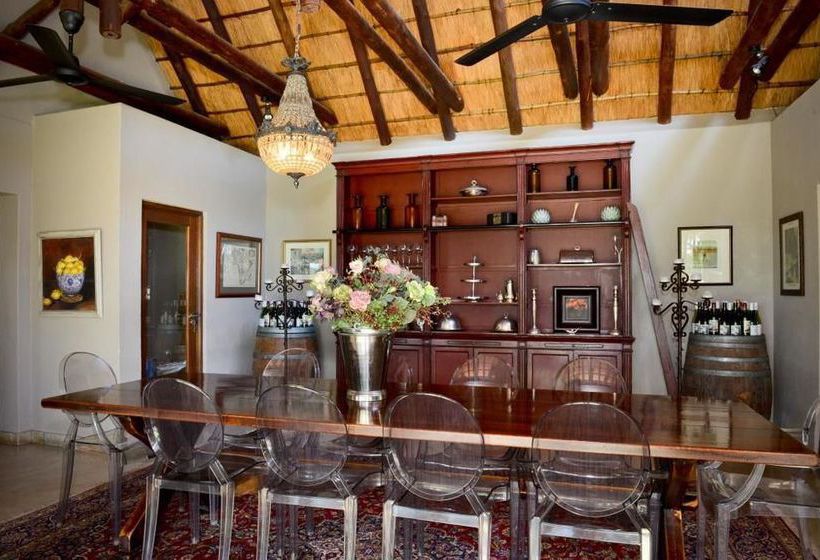 Pension Khaya Ndlovu Manor House 1