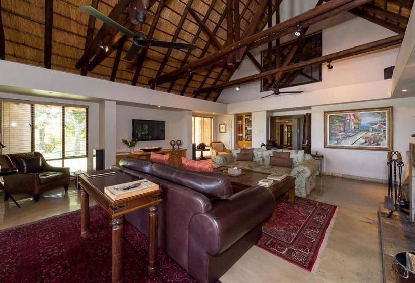 Pension Khaya Ndlovu Manor House 12