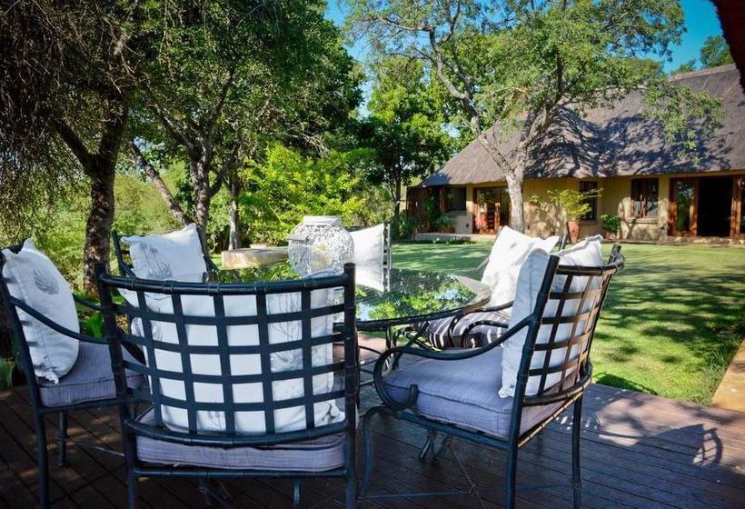 Pension Khaya Ndlovu Manor House 16