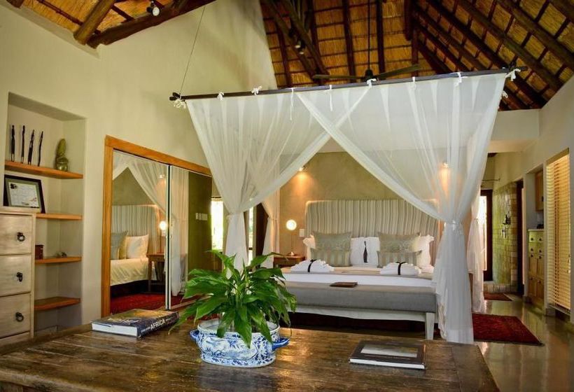 Pension Khaya Ndlovu Manor House 8