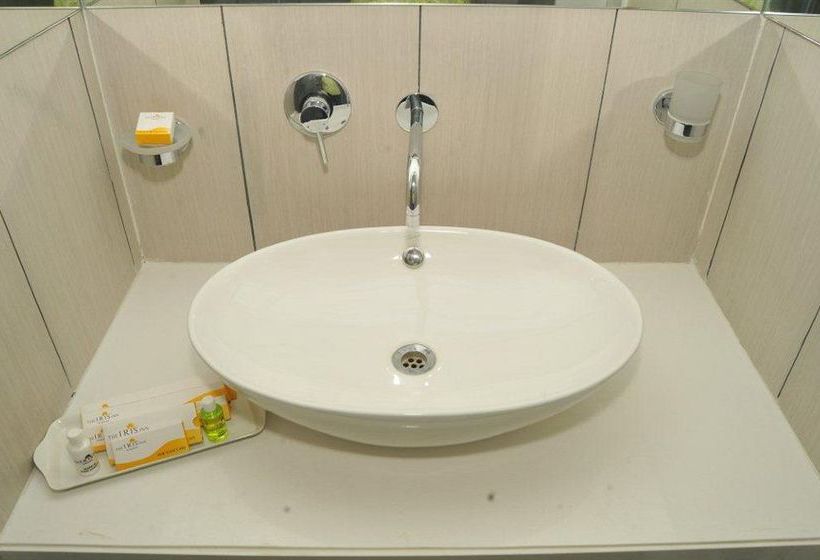 Hotel The Iris Inn By Bhagini 5