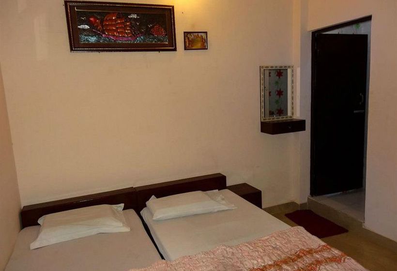 Hostel Friends Paying Guest House 10