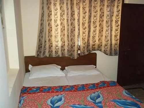 Hostel Friends Paying Guest House 19