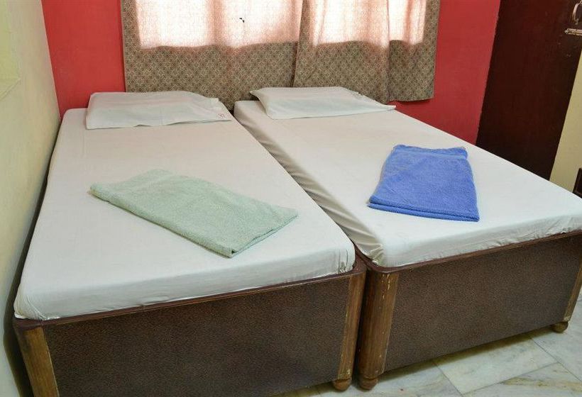 Hostel Friends Paying Guest House 9