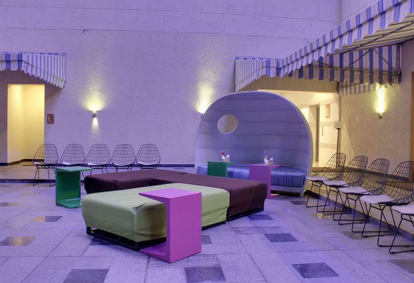 Hotel Aloft Ahmedabad 10