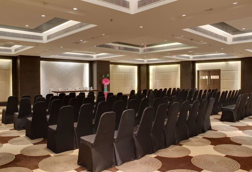 Hotel Aloft Ahmedabad 11