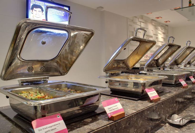 Hotel Aloft Ahmedabad 13