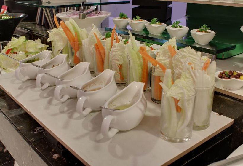 Hotel Aloft Ahmedabad 14