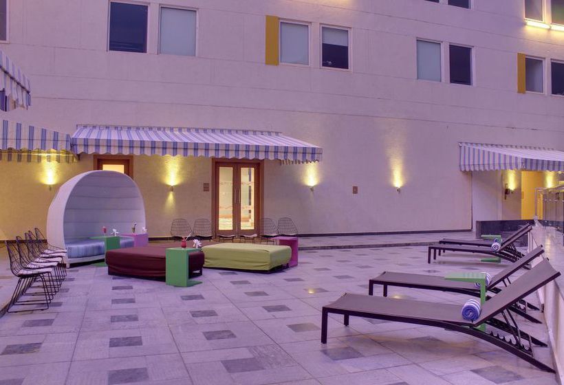 Hotel Aloft Ahmedabad 16