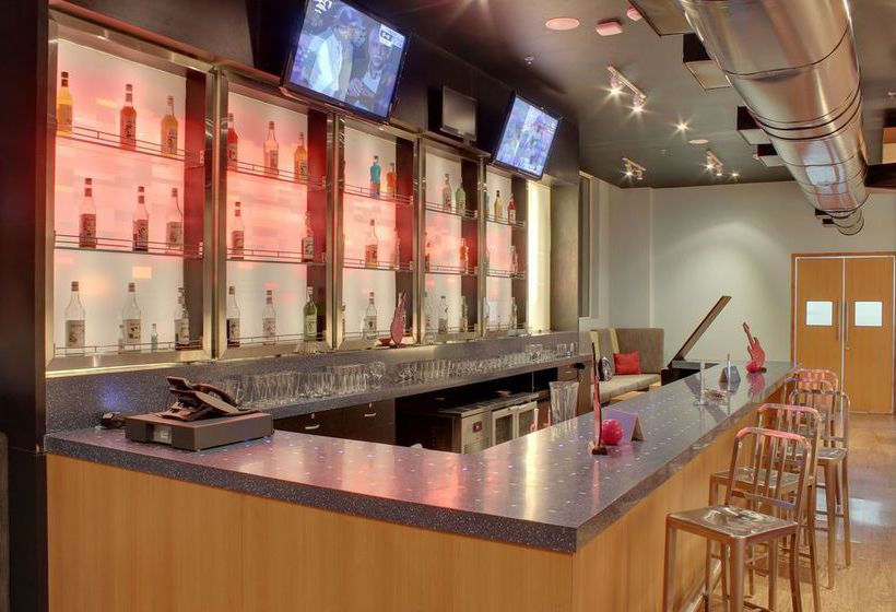 Hotel Aloft Ahmedabad 20