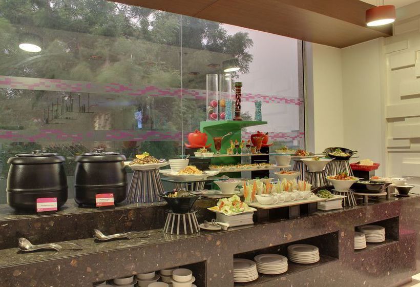 Hotel Aloft Ahmedabad 6