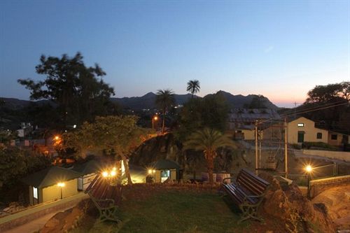 Bed and Breakfast The Colonial Manek Manor 11