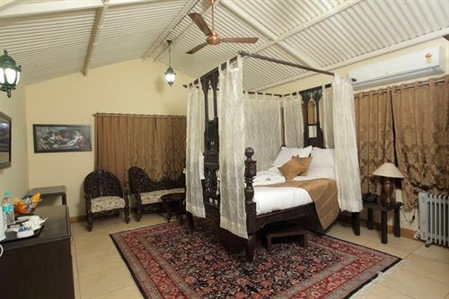 Bed and Breakfast The Colonial Manek Manor 12