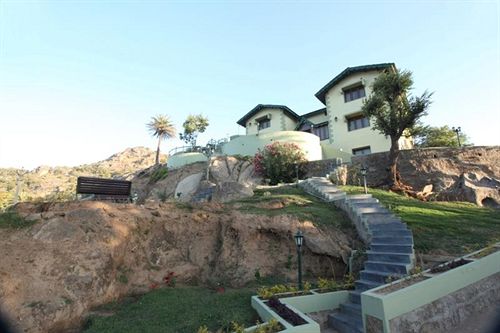 Bed and Breakfast The Colonial Manek Manor 2