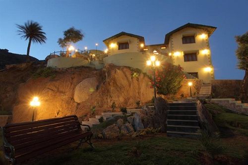 Bed and Breakfast The Colonial Manek Manor 3