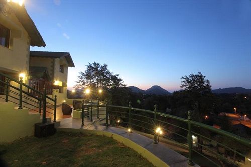 Bed and Breakfast The Colonial Manek Manor 5