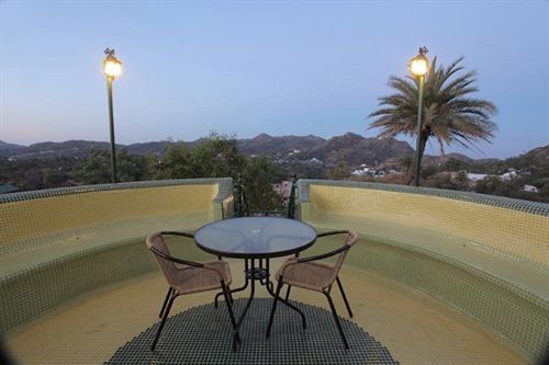 Bed and Breakfast The Colonial Manek Manor 6