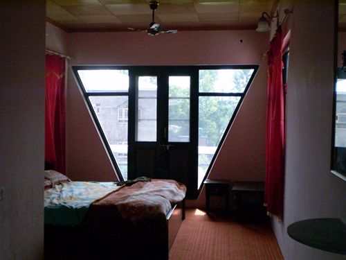 Pensione Shalimar Enclave 4